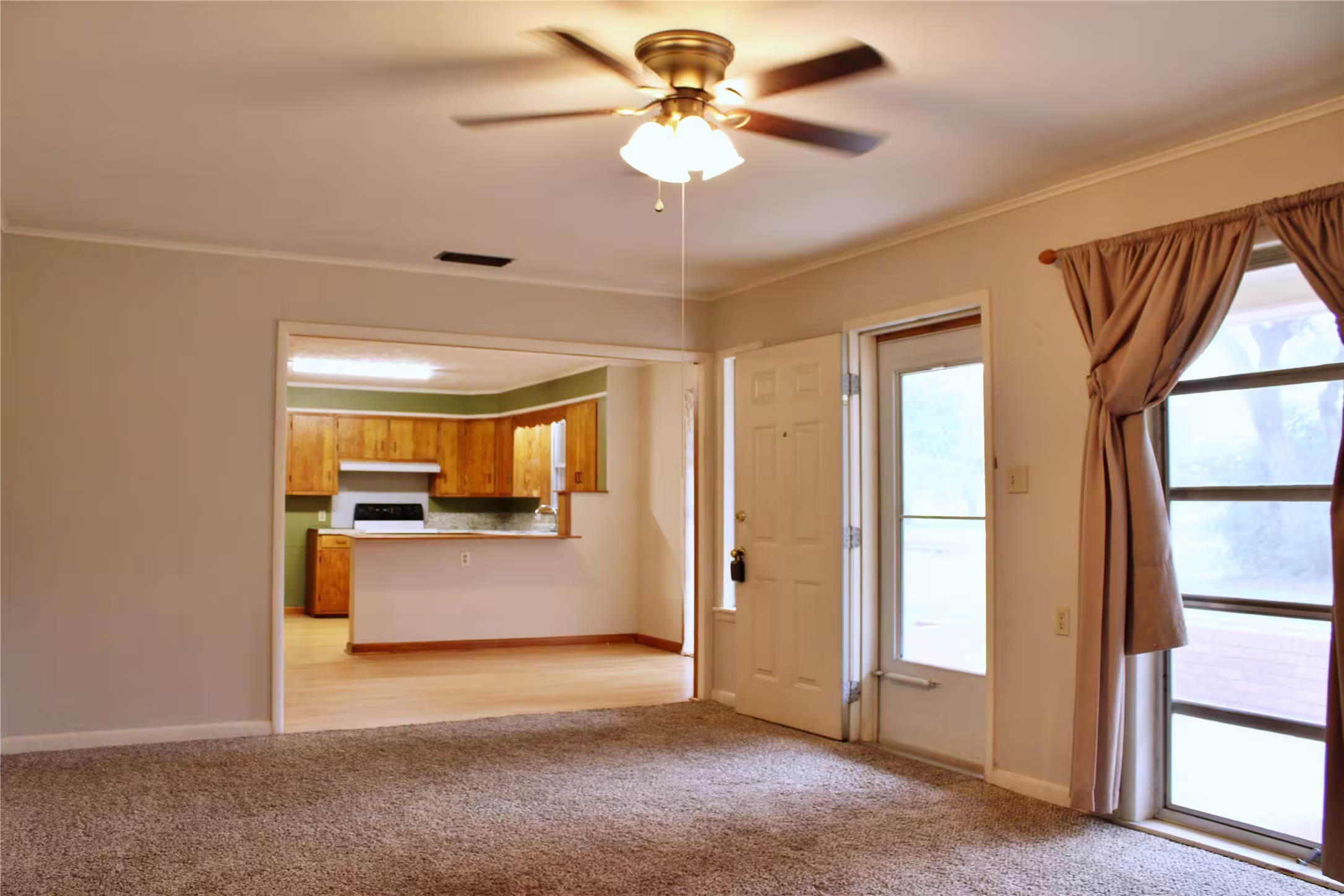 Photo 6 of 1630 Montezuma Street, Columbus, TX