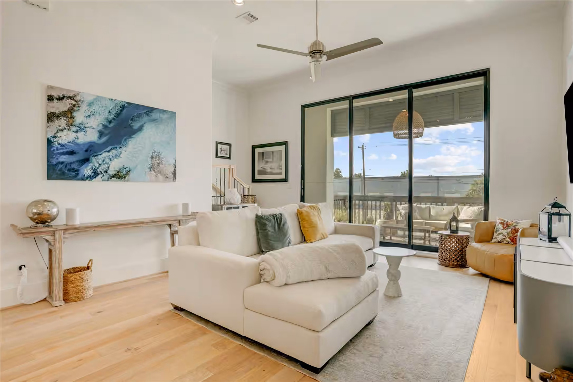 Photo 2 of 3317 W 11th Street, Houston, TX