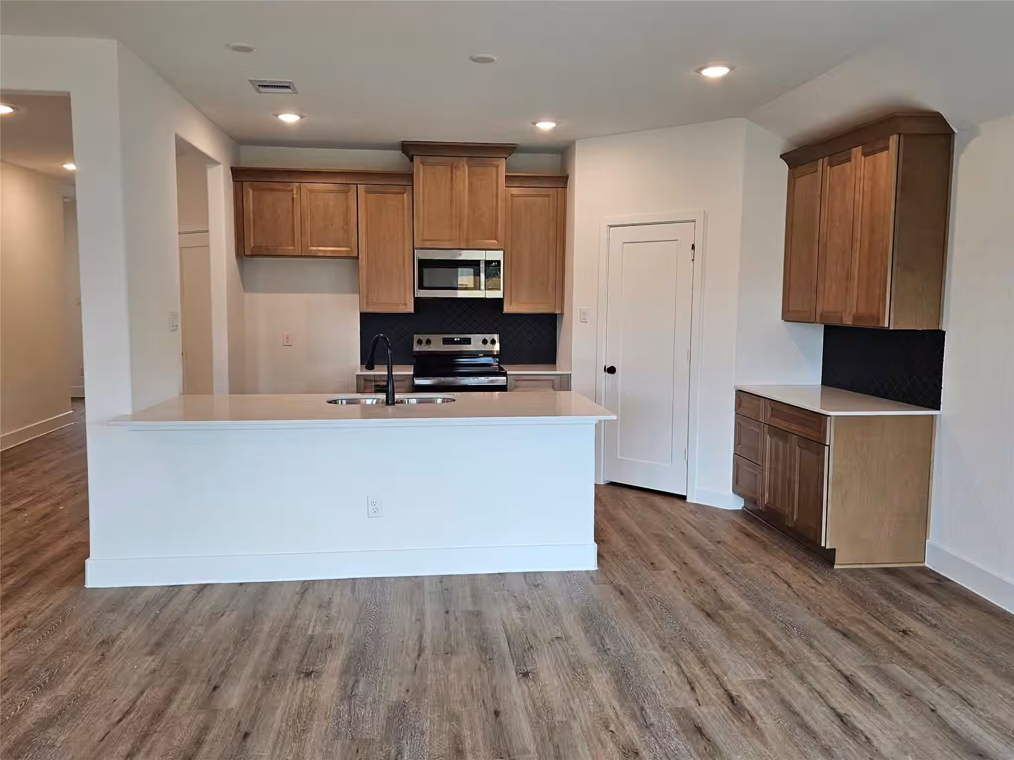 Photo 4 of 12204 Lexington Heights Drive, Willis, TX