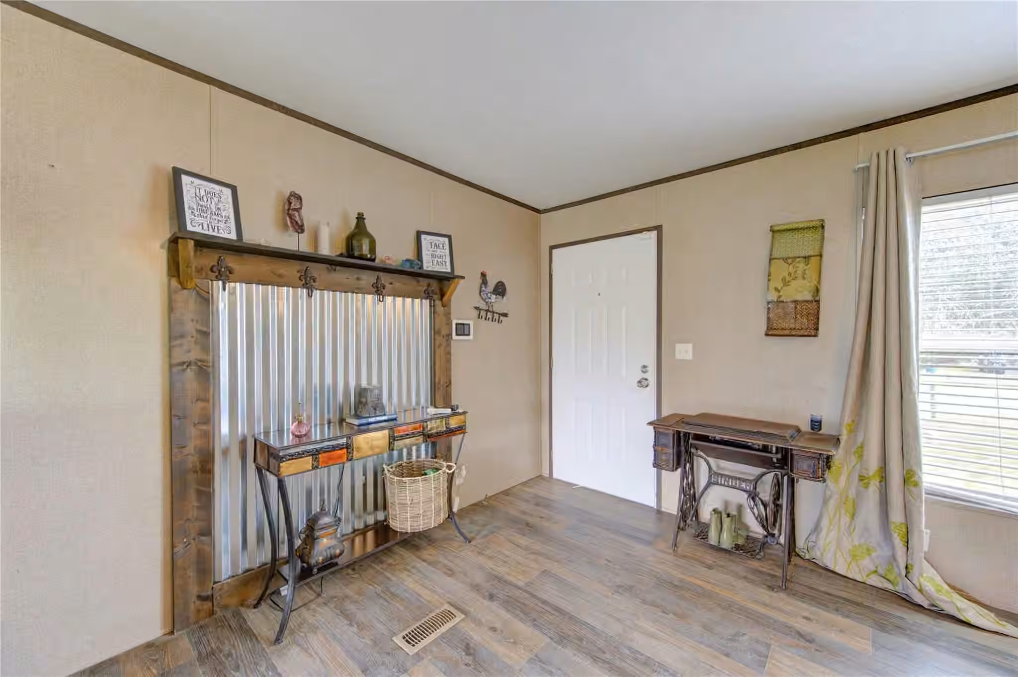 Photo 4 of 2923 County Road 292, Alvin, TX