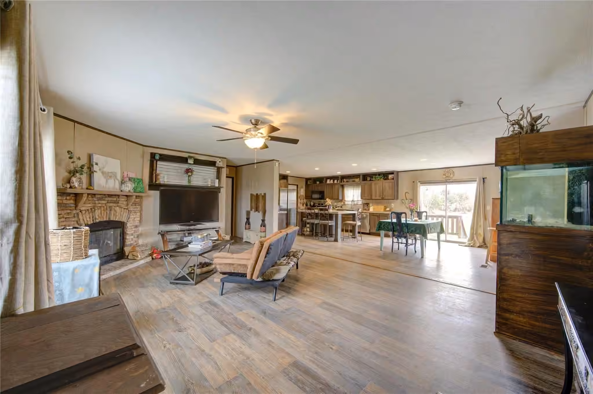 Photo 5 of 2923 County Road 292, Alvin, TX