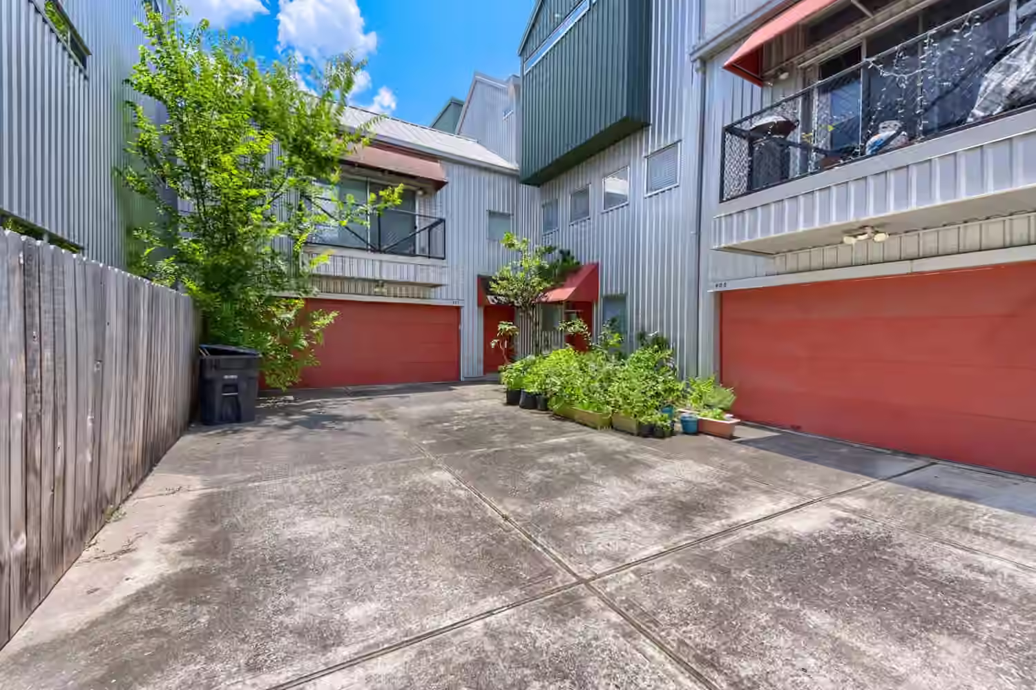 Photo 2 of 905 Andrews Street, Houston, TX