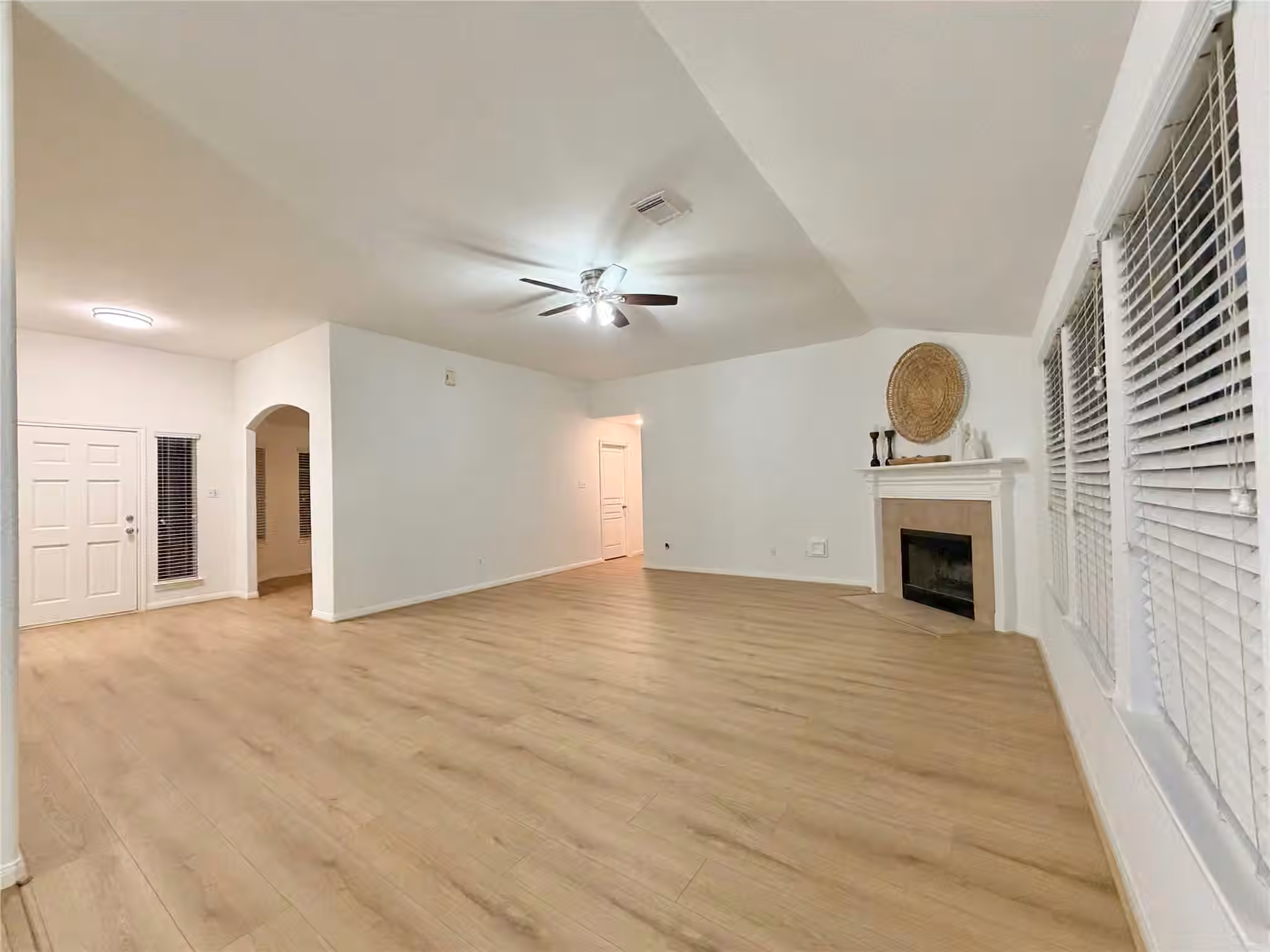 Photo 6 of 18917 Harbor Side Boulevard, Montgomery, TX