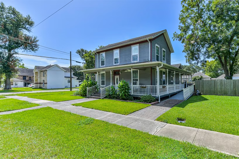 Photo 3 of 503 W Blum Street, Alvin, TX