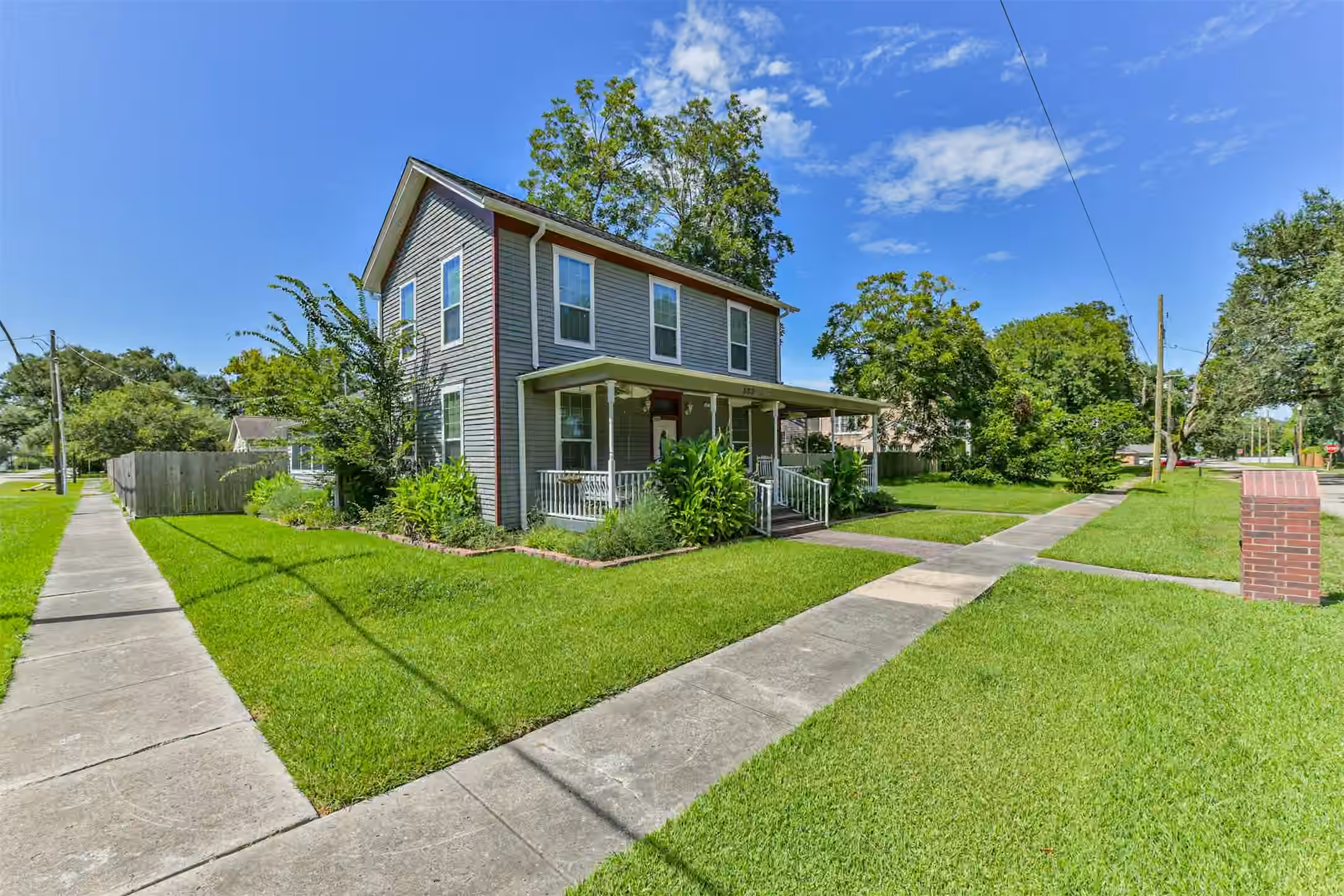 Photo 4 of 503 W Blum Street, Alvin, TX