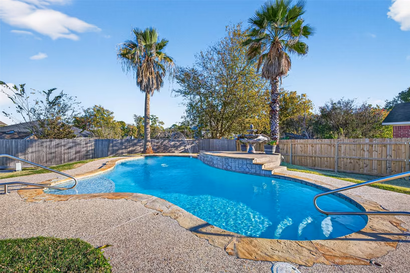 Photo 3 of 805 Lake View Drive, Montgomery, TX