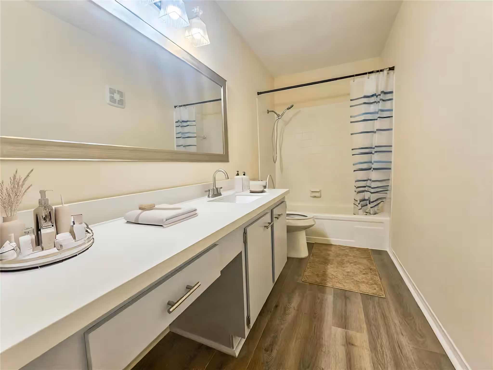 Photo 6 of 700 Thicket Lane 703, Houston, TX