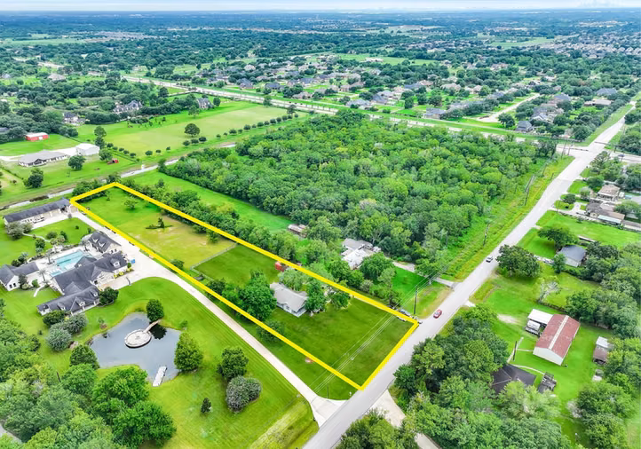 Photo of 16724 Harkey Road, Pearland, TX 77584