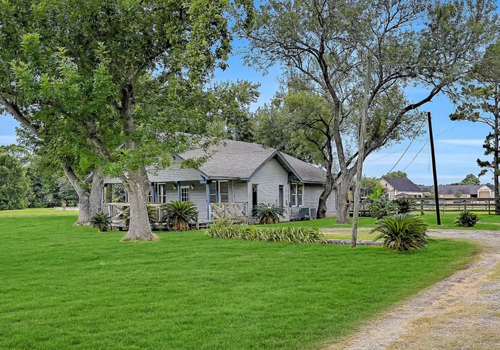 Photo 3 of 16724 Harkey Road, Pearland, TX