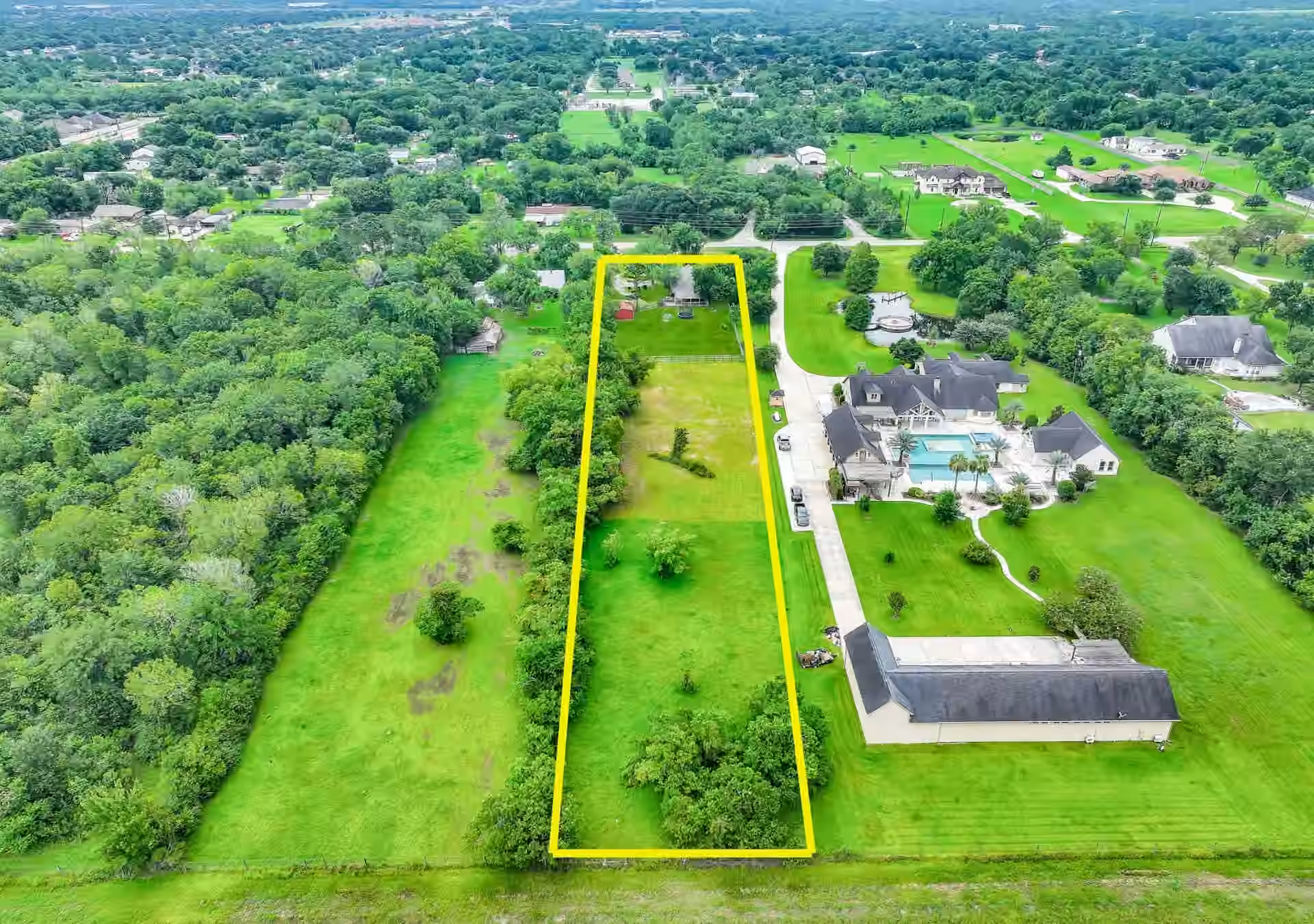 Photo 5 of 16724 Harkey Road, Pearland, TX