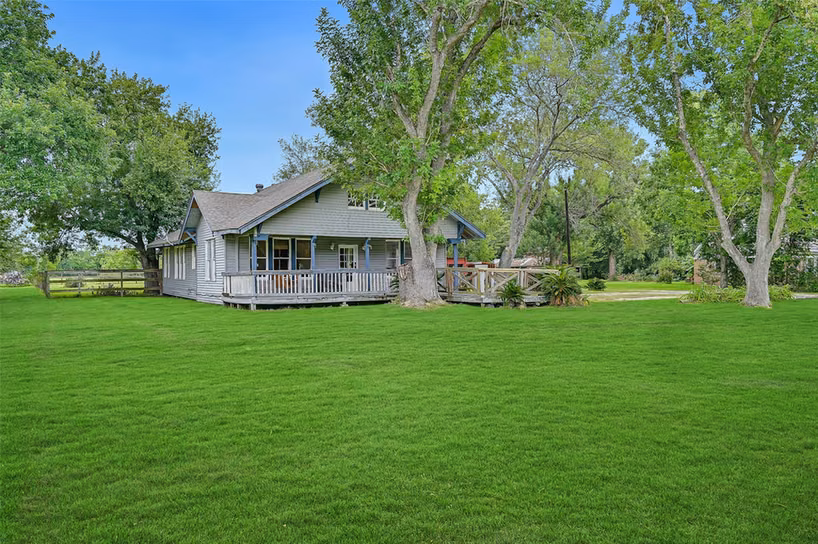Photo 7 of 16724 Harkey Road, Pearland, TX