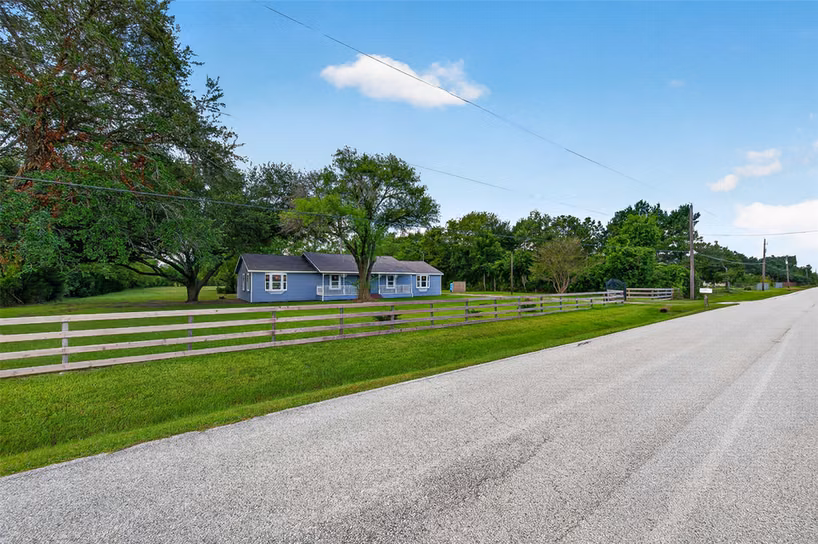 Photo 5 of 4004 Gatewood Road, Crosby, TX