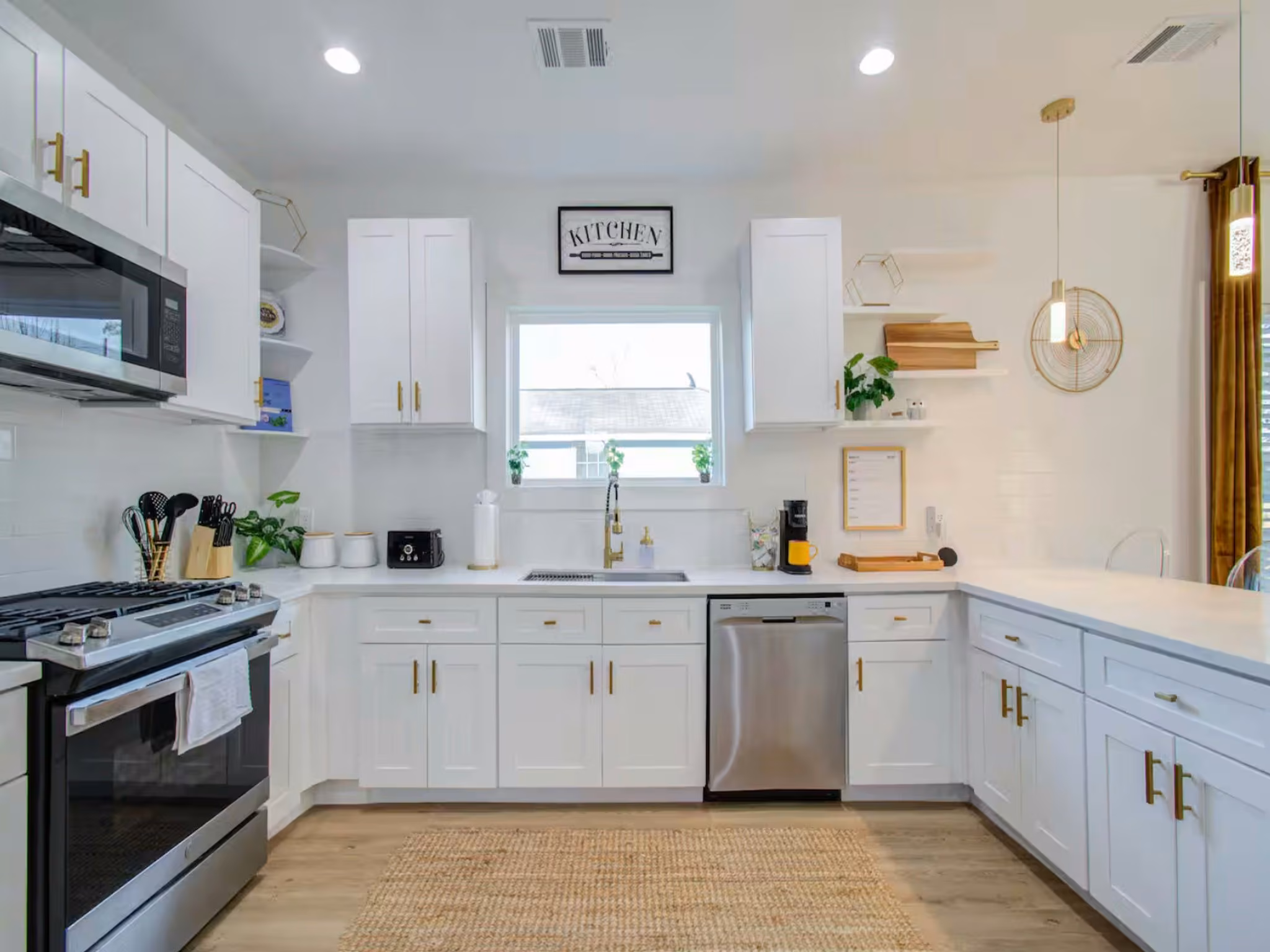 Photo 4 of 1415 E 31st Street, Houston, TX
