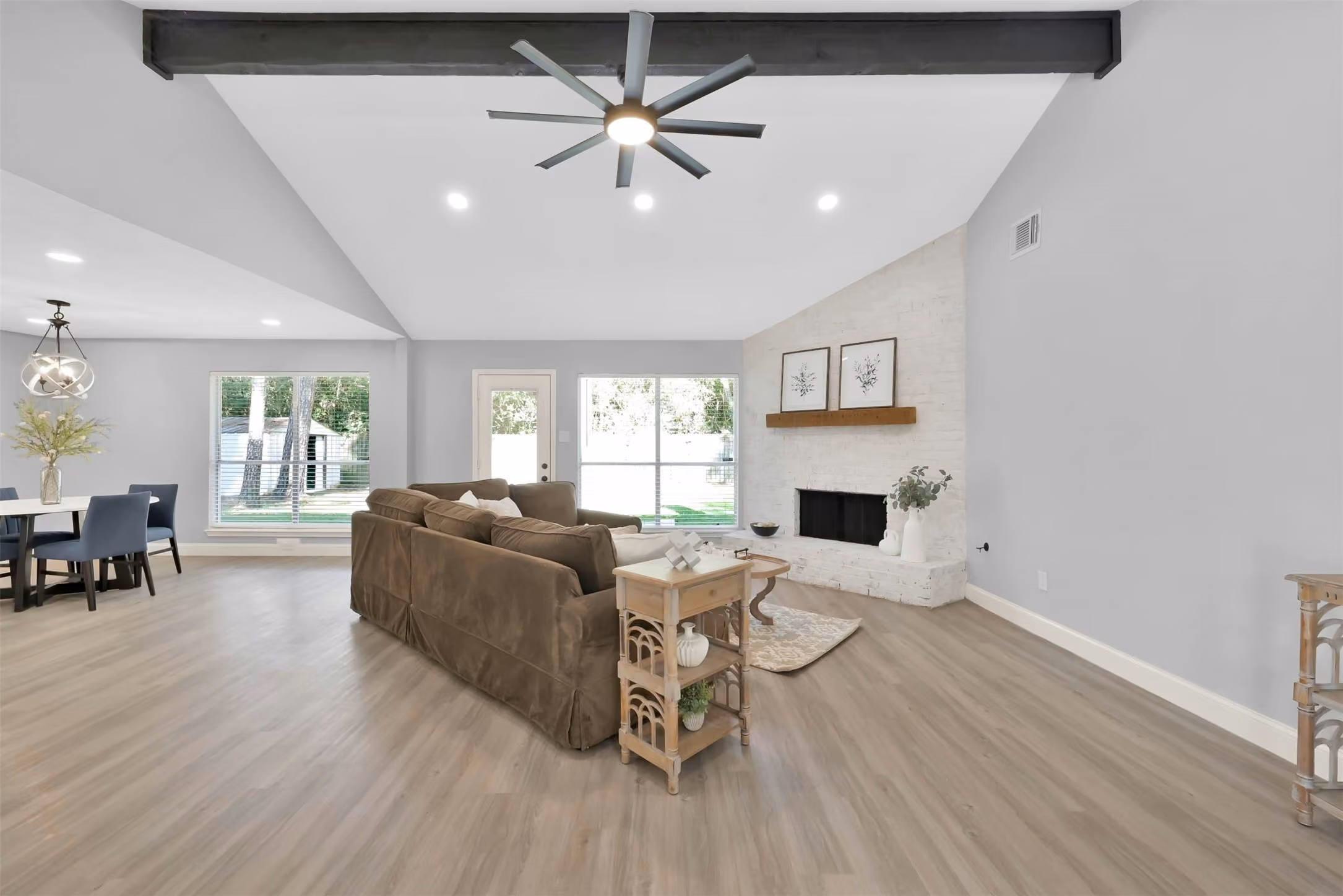 Photo 3 of 146 W Woodstock Circle Drive, Spring, TX