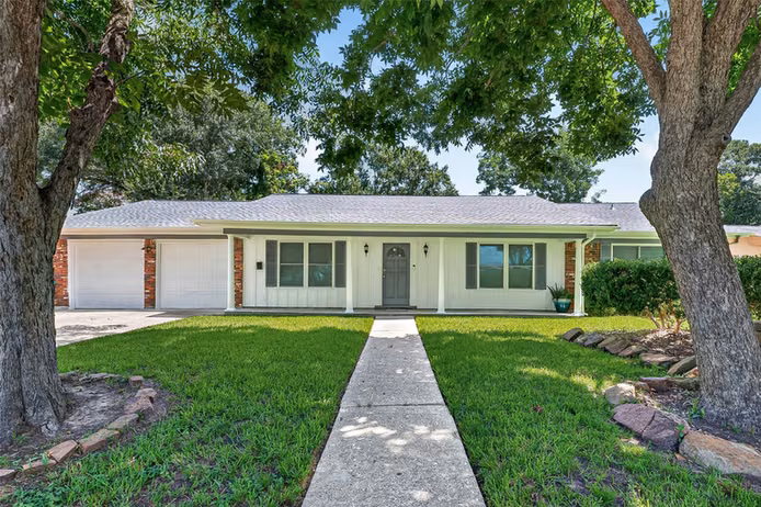 Photo of 802 W Sterling Street, Baytown, TX 77520