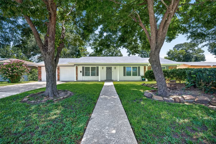 Photo 2 of 802 W Sterling Street, Baytown, TX