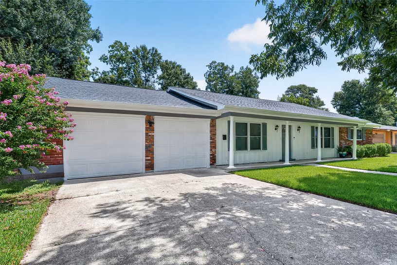 Photo 3 of 802 W Sterling Street, Baytown, TX