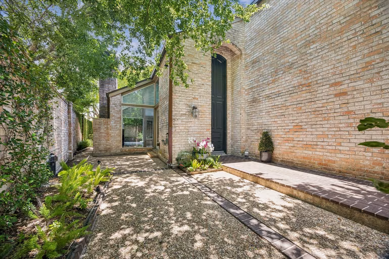 Photo 2 of 4 River Hollow Lane, Houston, TX