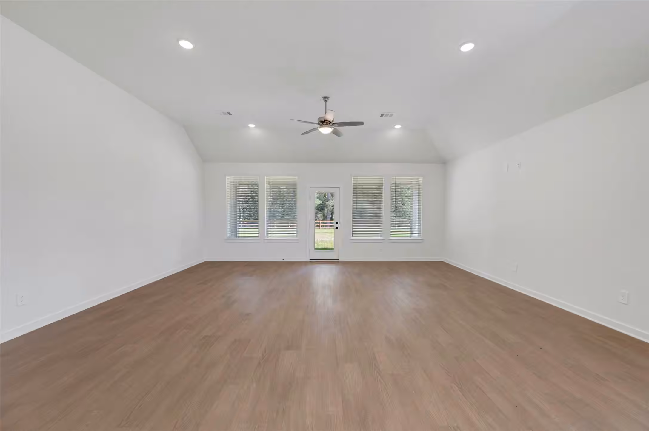 Photo 3 of 16639 Gaines Glen Lane, Montgomery, TX