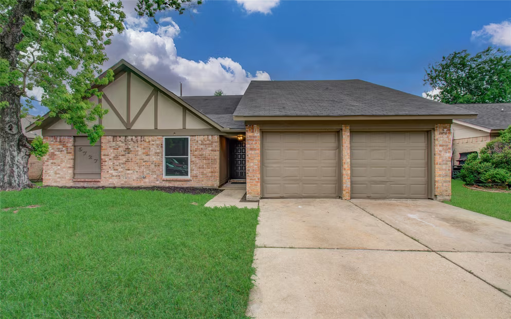 Photo 4 of 5727 Longforest Drive, Houston, TX