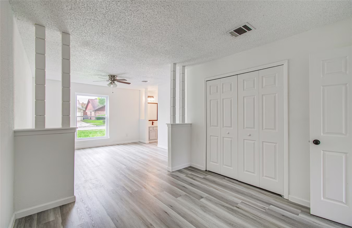 Photo 7 of 5727 Longforest Drive, Houston, TX
