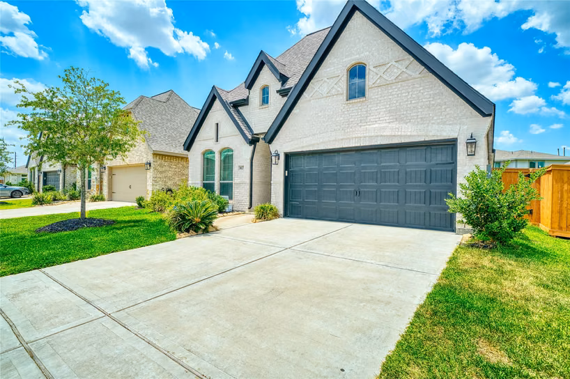 Photo 4 of 8827 Harbor Pines Drive, Cypress, TX