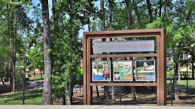 Photo 3 of 290 Texoma Plains Drive, Conroe, TX
