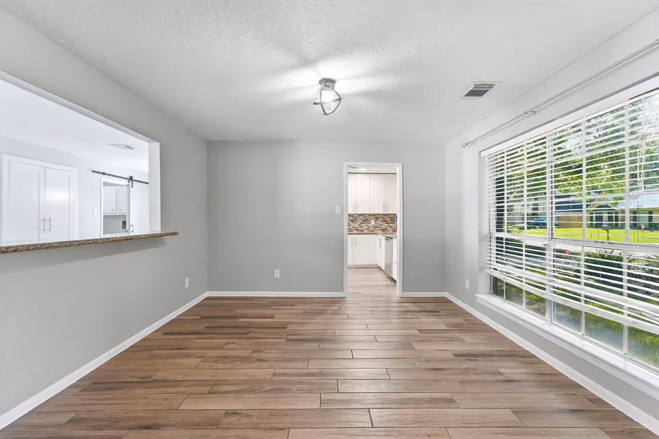 Photo 6 of 3527 Hill Springs Drive, Houston, TX