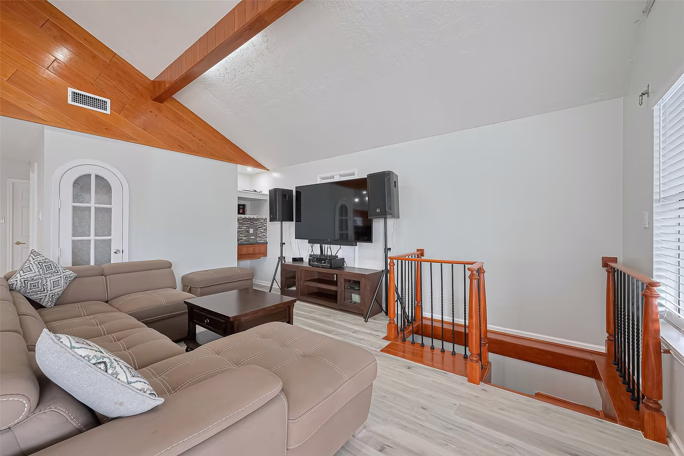 Photo 6 of 210 Sampan Drive, Tiki Island, TX