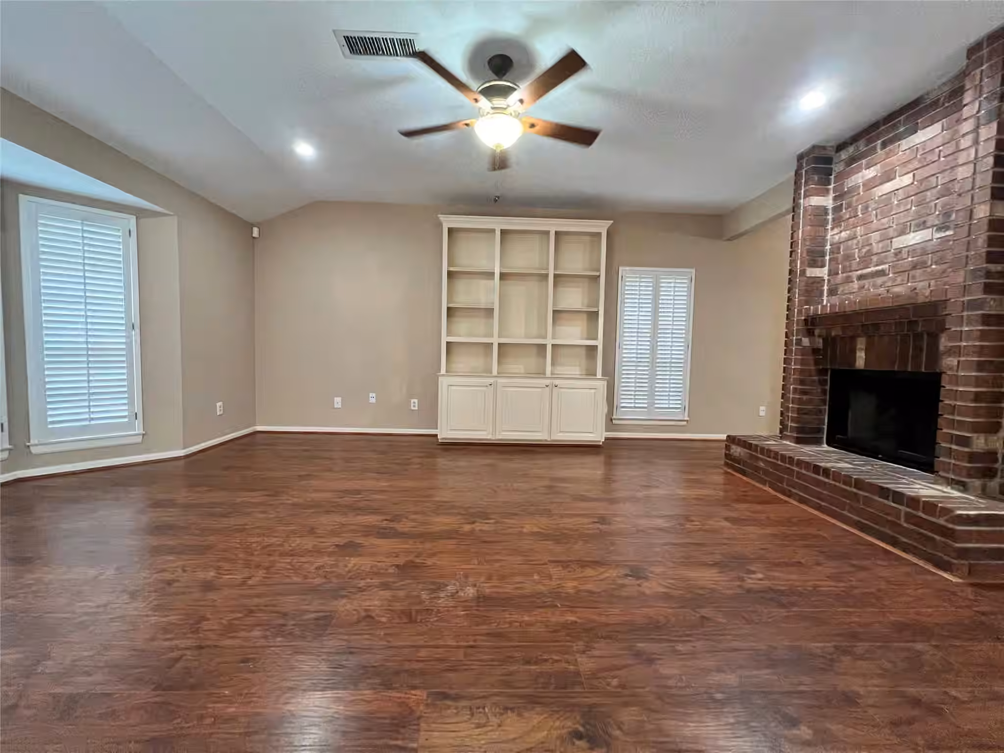 Photo 7 of 75 W Stony Bridge Circle, The Woodlands, TX