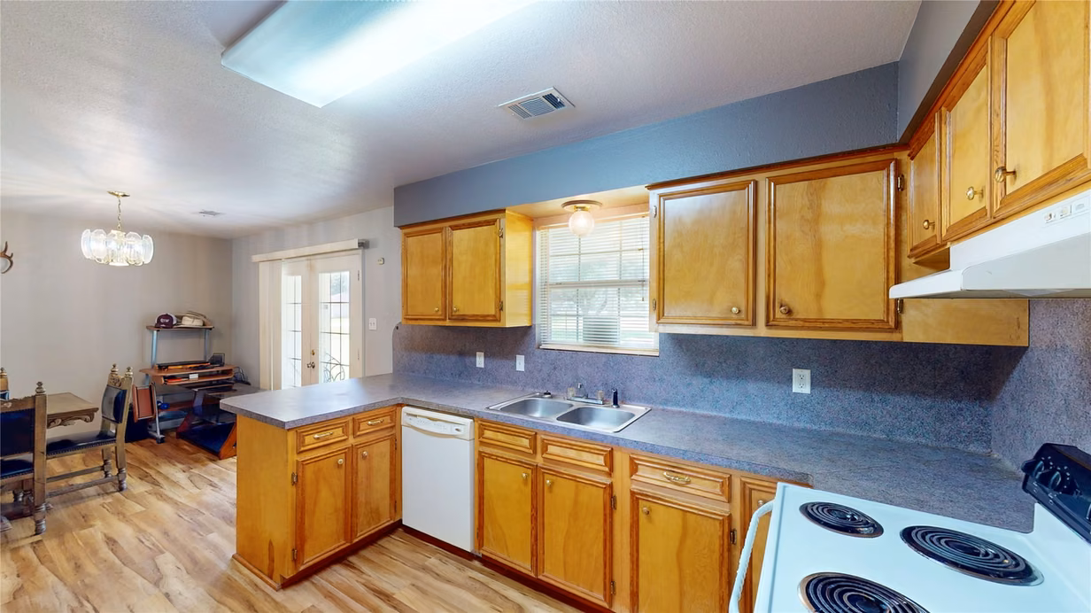 Photo 2 of 906 Waco Street, Dayton, TX