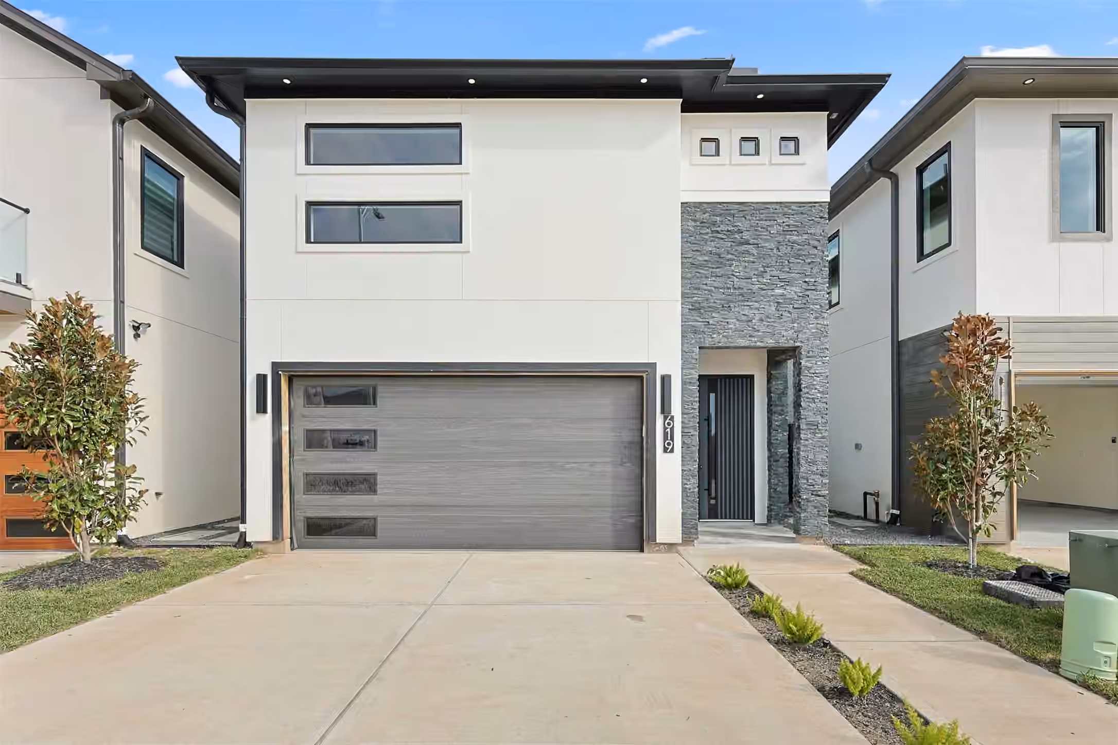 Photo of 619 Rolling Oaks, Stafford, TX