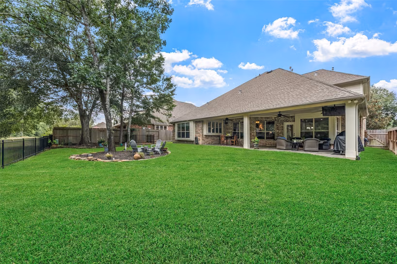 Photo 3 of 140 Brendan Woods Lane, Conroe, TX