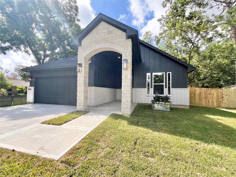 Photo 2 of 11905 23rd St, Santa Fe, TX