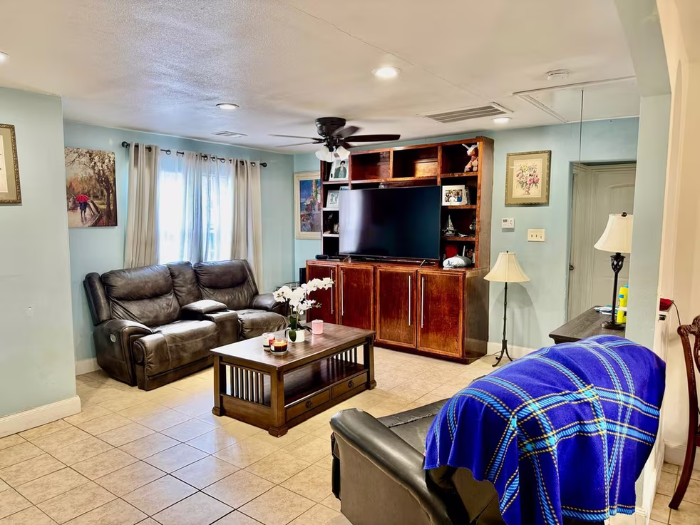 Photo 3 of 4511 Majestic Street, Houston, TX