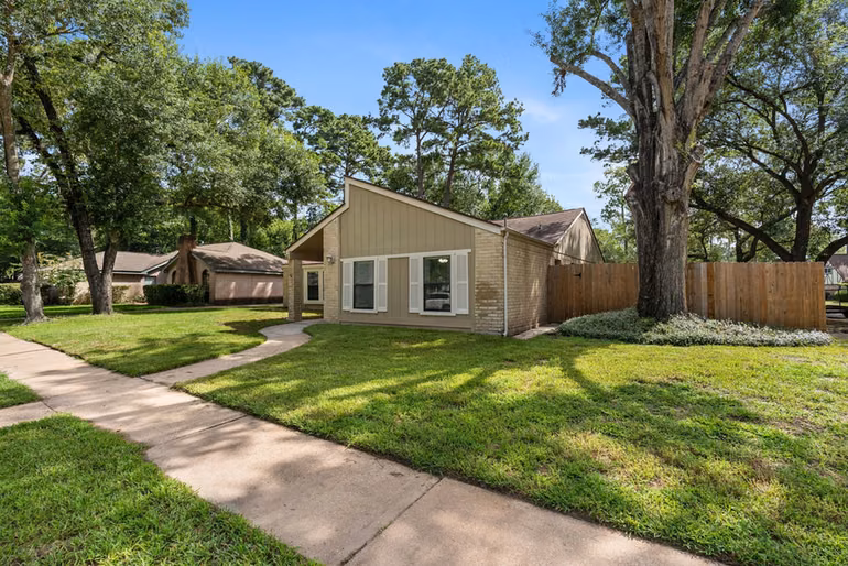 Photo 2 of 14923 Forest Lodge Court, Houston, TX