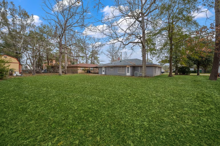 Photo 3 of 114 Taft Avenue, Cleveland, TX