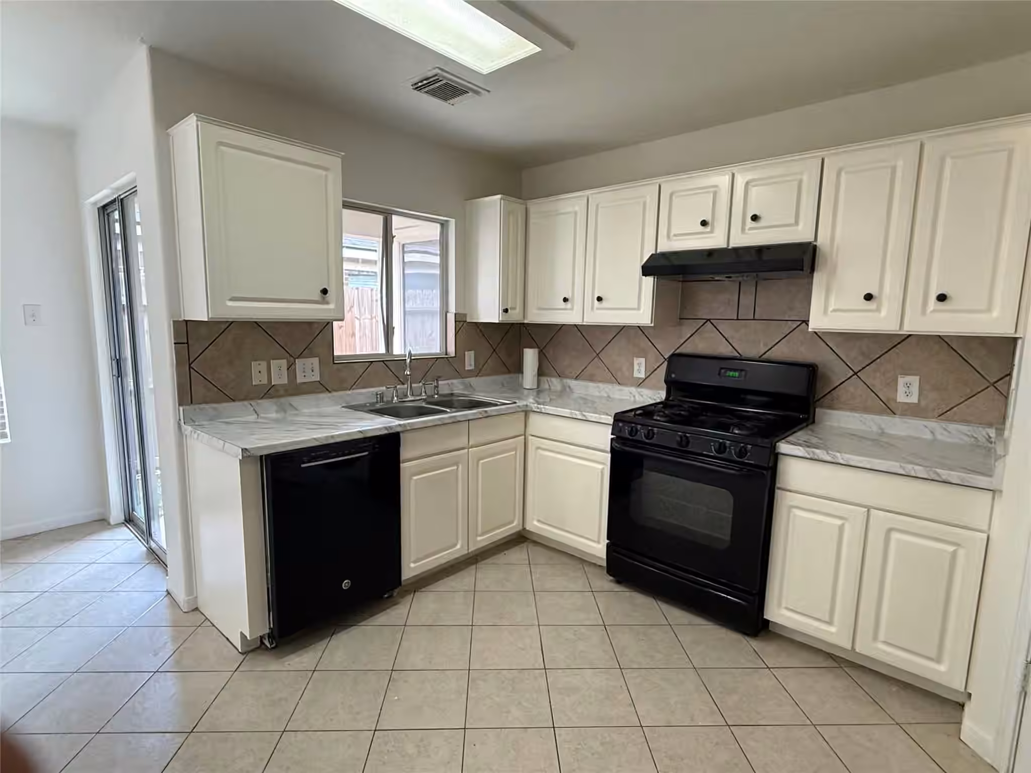 Photo 5 of 19511 Dawn Canyon Road, Houston, TX