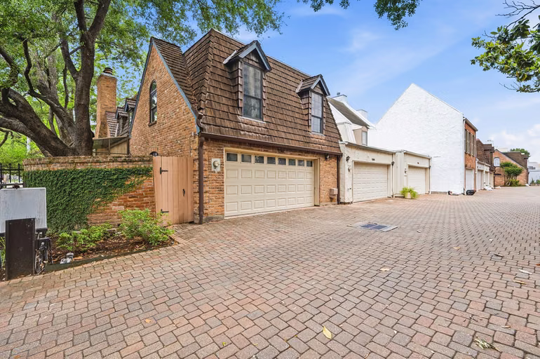 Photo of 5382 Brownway Street D39, Houston, TX 77056