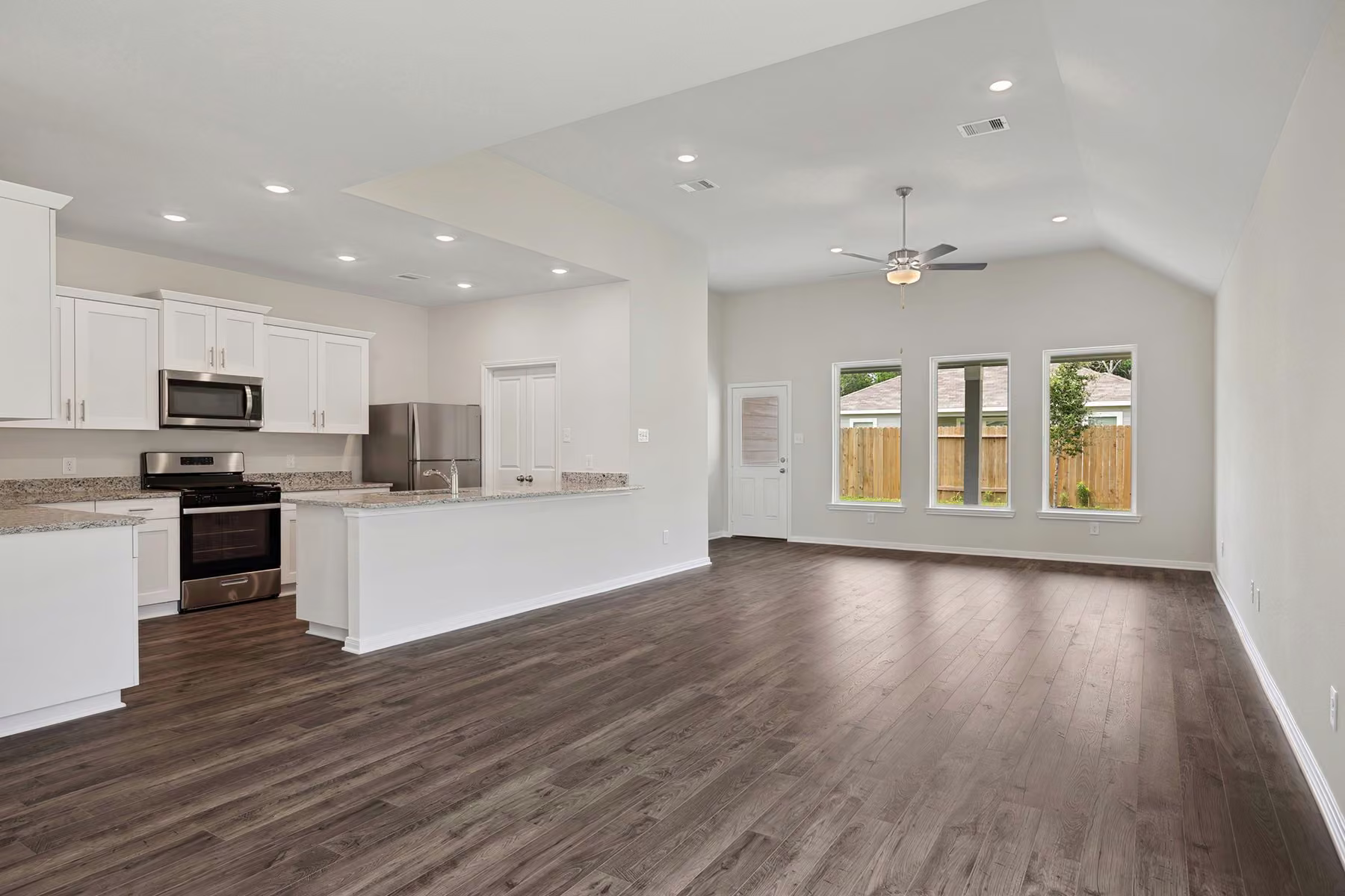 Photo 4 of 10343 Red Cardinal Drive, Cleveland, TX