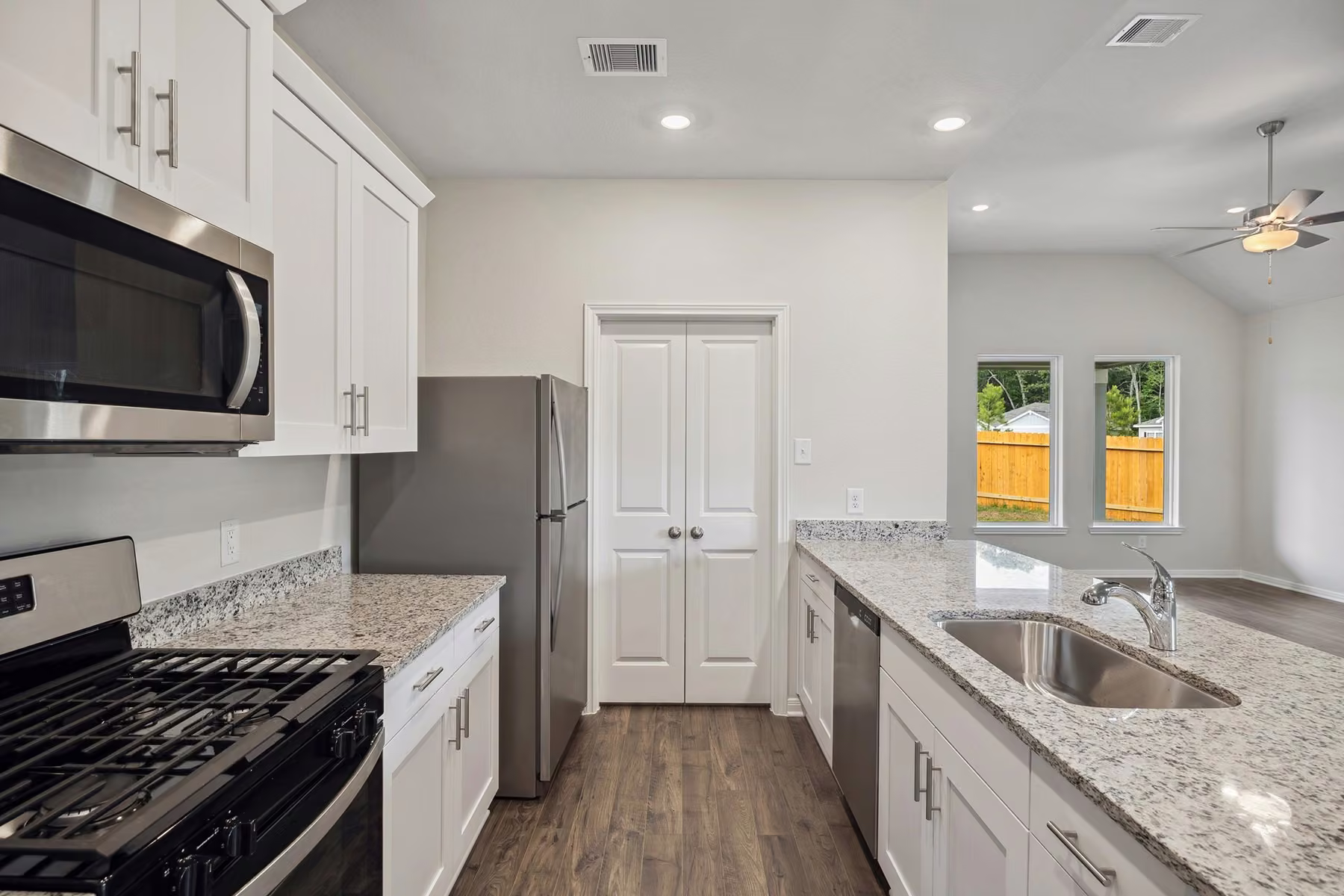 Photo 7 of 10343 Red Cardinal Drive, Cleveland, TX