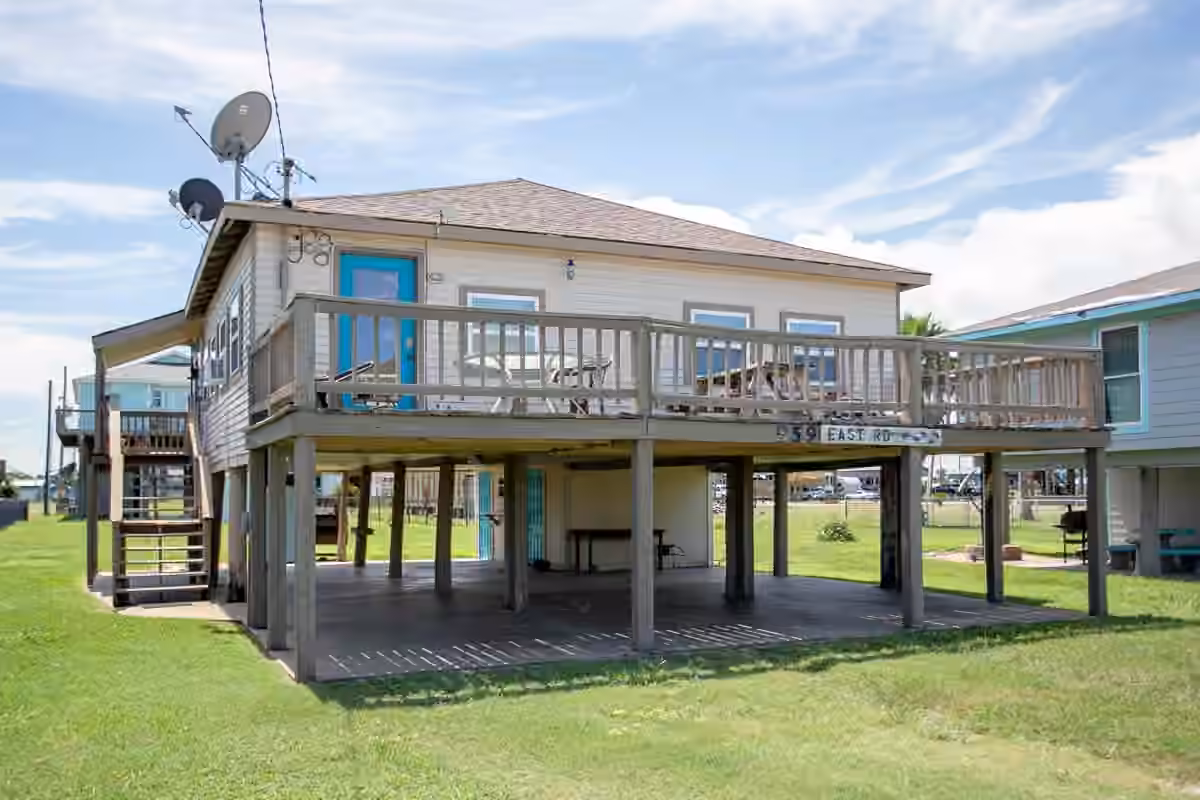 Photo 2 of 959 S East Road, Crystal Beach, TX
