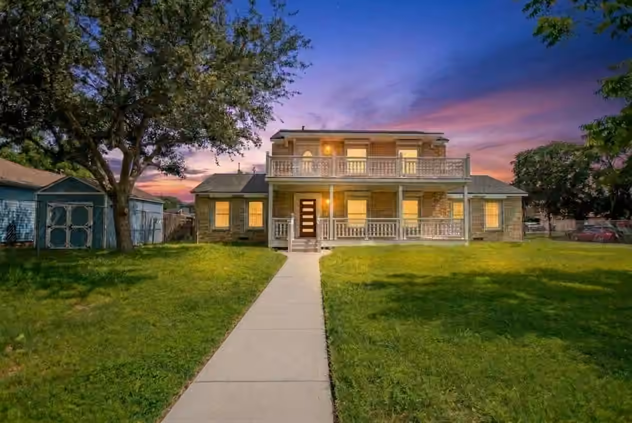 Photo of 104 12th Avenue N, Texas City, TX 77590