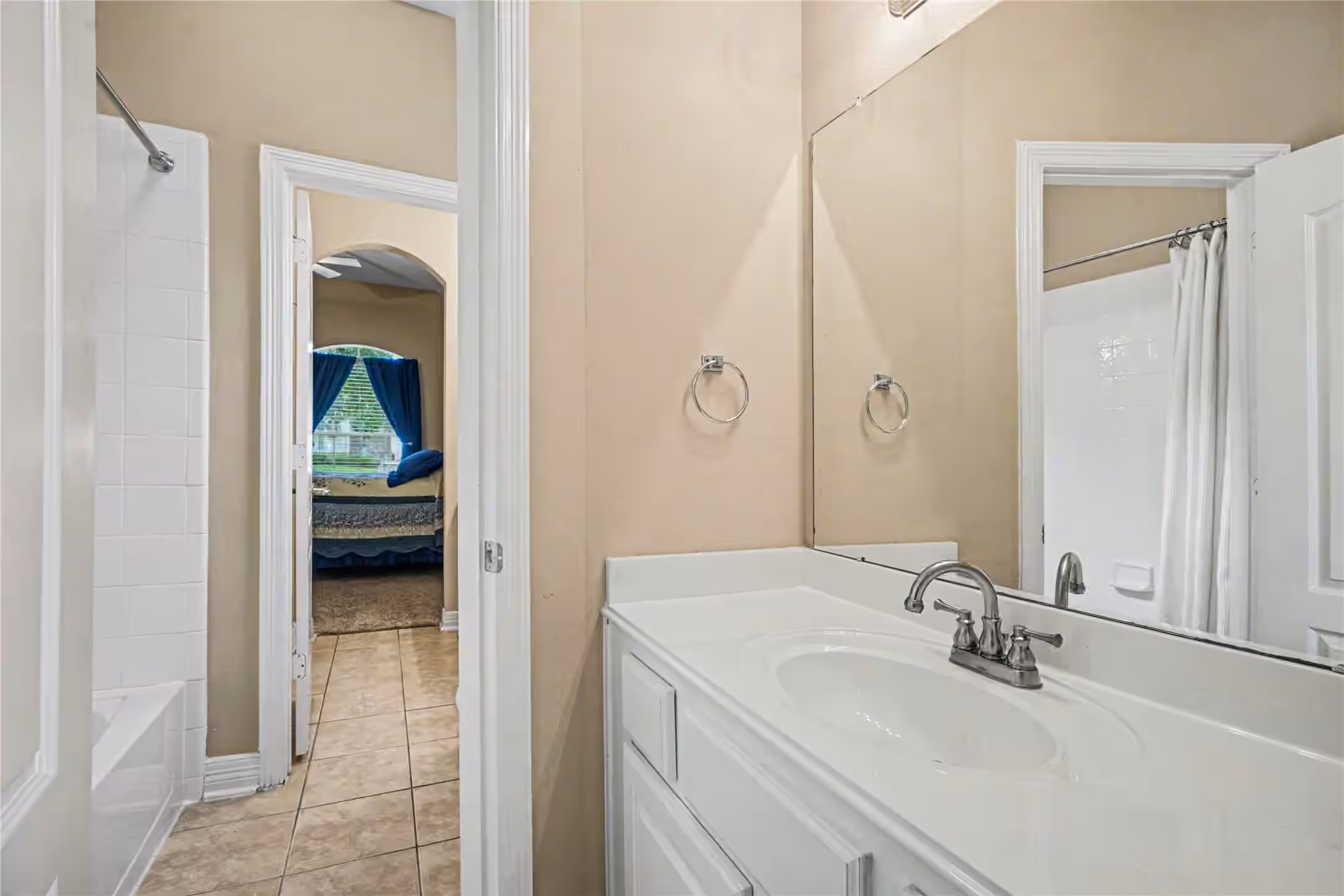 Photo 7 of 1541 Moncrey Avenue, League City, TX