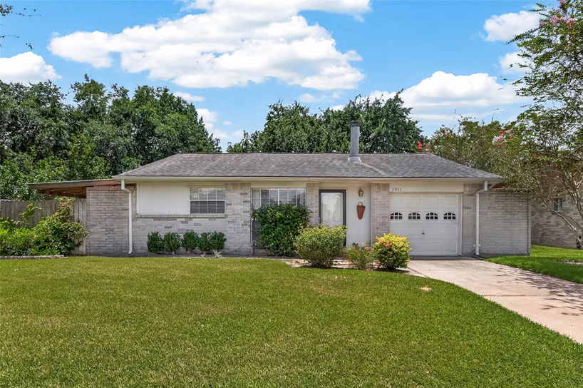 Photo of 2811 Pheasant Creek Drive, Sugar Land, TX 77498
