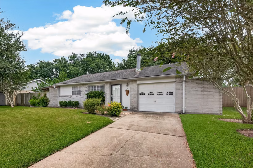 Photo 4 of 2811 Pheasant Creek Drive, Sugar Land, TX
