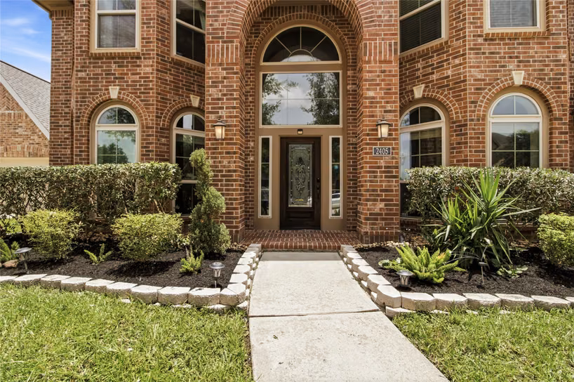 Photo 2 of 2405 Barton Shores Drive, Pearland, TX