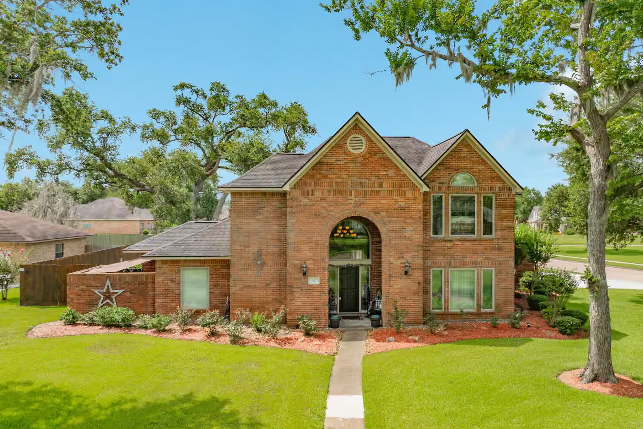 Photo 2 of 52 Chesswood Court, Lake Jackson, TX