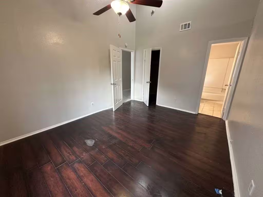 Photo 4 of 5919 Woodview Drive, Houston, TX