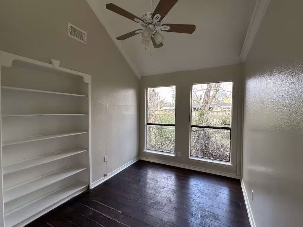 Photo 5 of 5919 Woodview Drive, Houston, TX